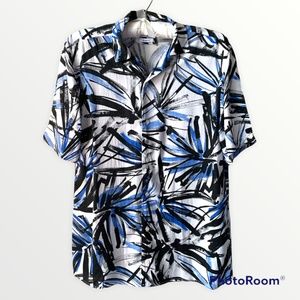 Zara Relaxed Fit Short Sleeve Button-Up Shirt   Blue and Black Palm Print Size S